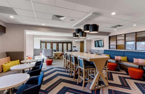 Colorado Springs Hotel | Pet-Friendly Hampton Inn Colorado Springs with Pool Access