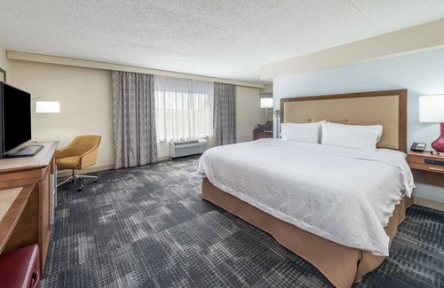 Columbia Hotel | Guest Favorite: Hampton Inn Columbia with Pool & Spa Access