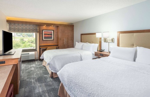 Columbia Hotel | Guest Favorite: Hampton Inn Columbia with Pool & Spa Access