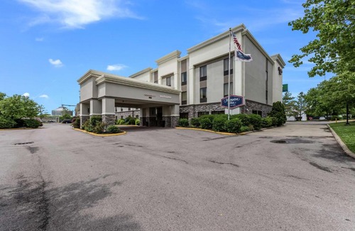 Columbus Hotel | Relax at Hampton Inn Columbus I-70E with Pool & Breakfast