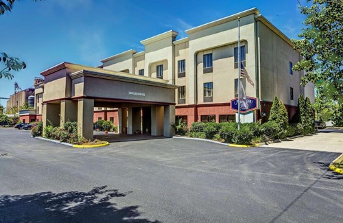 Columbus Hotel | Relax at Hampton Inn Columbus I-70E with Pool & Breakfast