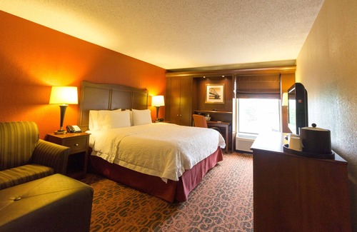 Grove City Hotel | Eco-Friendly Retreat at Hampton Inn Columbus-South