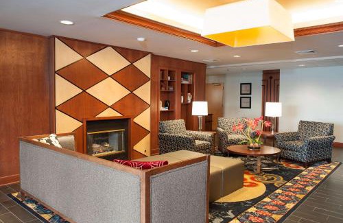 Edinburgh Hotel | Relaxing Stay at Hampton Inn Columbus/Taylorsville