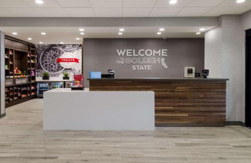 Concord Hotel | Discover Hampton Inn Concord: Family-Friendly Retreat