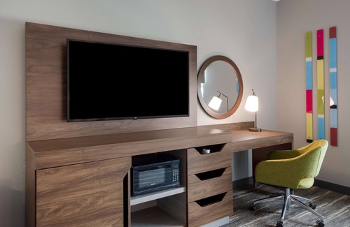Concord Hotel | Family-Friendly Getaway at Hampton Inn Concord - Rated 9.4!