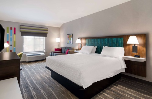 Concord Hotel | Family-Friendly Getaway at Hampton Inn Concord - Rated 9.4!