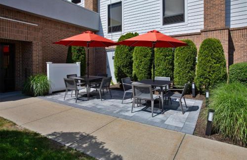 Coventry Hotel | Family-Friendly Hampton Inn Coventry with Pool & Breakfast