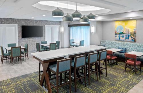 Coventry Hotel | Family-Friendly Hampton Inn Coventry with Pool & Breakfast