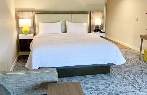 Cranbury Hotel | Discover Hampton Inn Cranbury: Family-Friendly Getaway