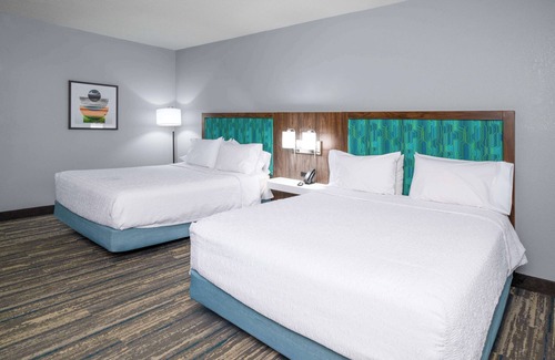 Dahlgren Hotel | Experience Comfort at Hampton Inn Dahlgren with Pool & Dining