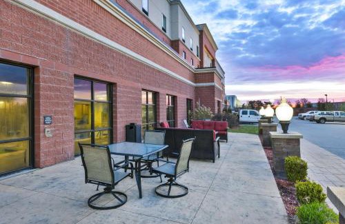 Southgate Hotel | Comfortable Stay at Hampton Inn Detroit/Southgate with Pool