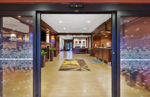 Southgate Hotel | Comfortable Stay at Hampton Inn Detroit/Southgate with Pool