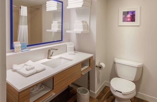 Warrington Hotel | Discover Hampton Inn Doylestown: Family-Friendly Retreat