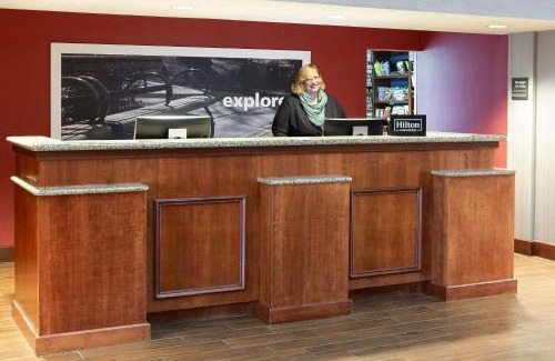 Dubuque Hotel | Discover Hampton Inn Dubuque: Family-Friendly & Relaxing Stay