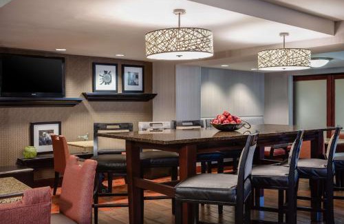 Dubuque Hotel | Discover Hampton Inn Dubuque: Family-Friendly & Relaxing Stay