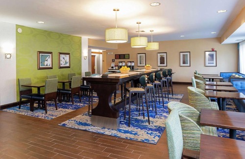 East Lansing Hotel | Discover Hampton Inn East Lansing: Pet-Friendly & Accessible
