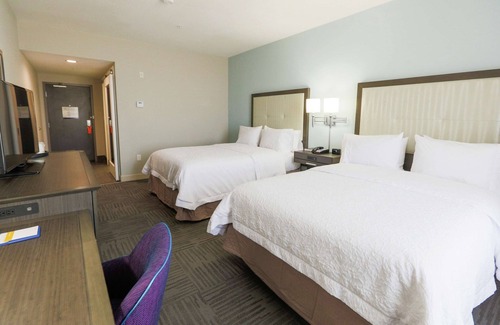 El Reno Hotel | Comfortable Stay at Hampton Inn El Reno with Pool & Breakfast