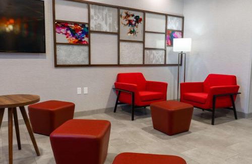 Elkhorn Hotel | Discover Hampton Inn Elkhorn Near Lake Geneva - Family Friendly