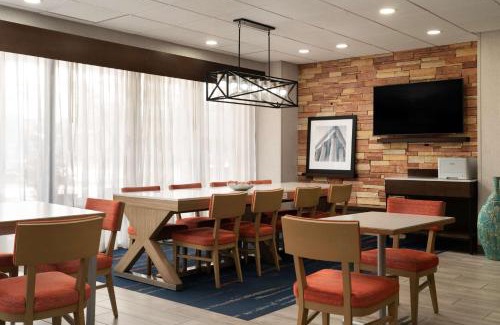 Fairfax Hotel | Pet Friendly Retreat at Hampton Inn Fairfax City