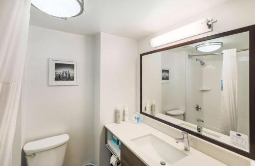 North Westport Hotel | Discover Oceanfront Comfort at Hampton Inn Fall River