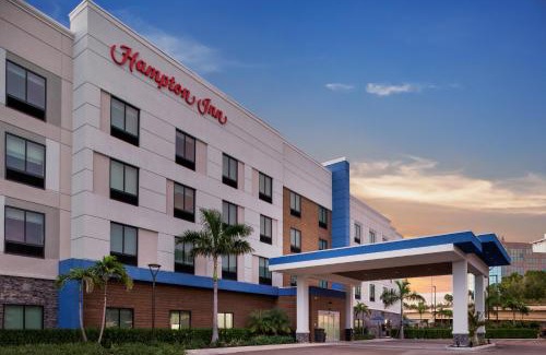 Fort Myers River District Hotel | Discover Hampton Inn Fort Myers Downtown: Family-Friendly Stays