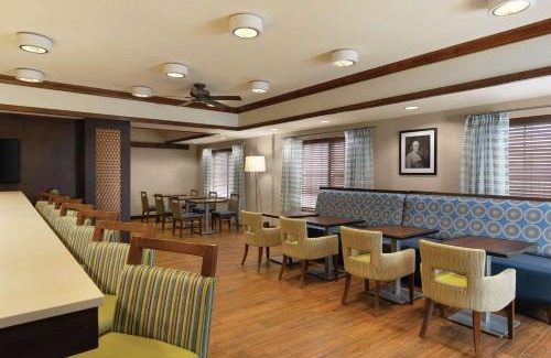 Franklin Hotel | Family-Friendly Hampton Inn Franklin with Pool & Ocean Views