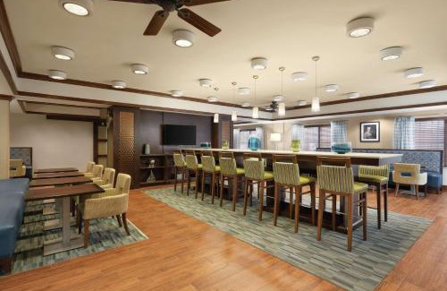 Franklin Hotel | Family-Friendly Hampton Inn Franklin with Pool & Ocean Views