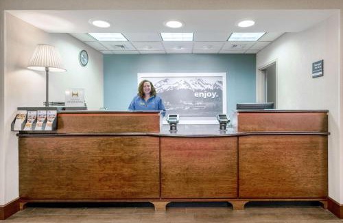 Eckhart Mines Hotel | Pet-Friendly Haven at Hampton Inn Frostburg - Score 8.9/10