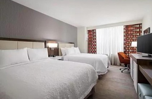 Glendale Hotel | Family-Friendly Stay at Hampton Inn Glendale Milwaukee