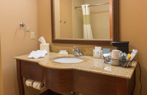 Goshen Hotel | Comfortable Stay at Hampton Inn Goshen with Pool & Breakfast