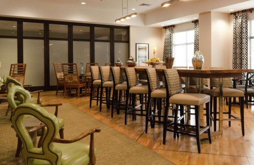 Hickory Hotel | Guest Rated Hotel with Pool and Family-Friendly Amenities