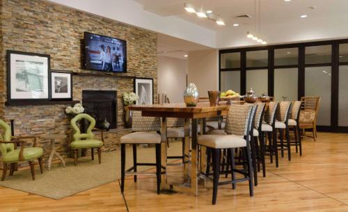 Hickory Hotel | Guest Rated Hotel with Pool and Family-Friendly Amenities