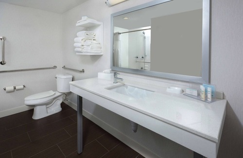 Archdale Hotel | Discover Comfort at Hampton Inn High Point with Pool & Dining