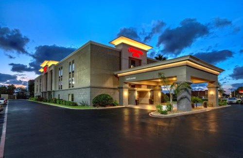 Baytown Hotel | Discover Hampton Inn Houston Baytown with Pool & Family Perks
