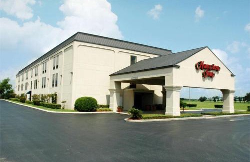 Baytown Hotel | Discover Hampton Inn Houston Baytown with Pool & Family Perks