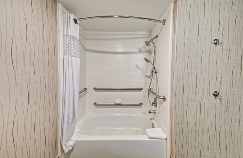 Baytown Hotel | Discover Comfort at Hampton Inn Houston Baytown with Pool
