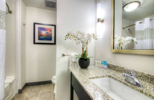 North Shore Hotel | Comfortable Stay at Hampton Inn Houston I-10 East with Pool