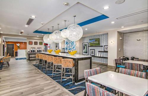El Lago Hotel | Explore Hampton Inn Houston Near NASA with Family-Friendly Amenities