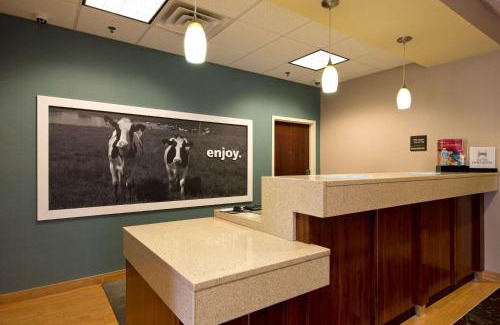 Inwood Hotel | Top-Rated Hampton Inn Inwood with Oceanfront Pool Access