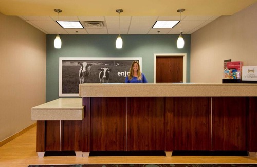 Inwood Hotel | Top-Rated Hampton Inn Inwood with Oceanfront Pool Access