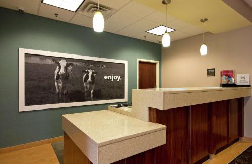 Inwood Hotel | Top-Rated Hampton Inn Inwood with Oceanfront Pool Access