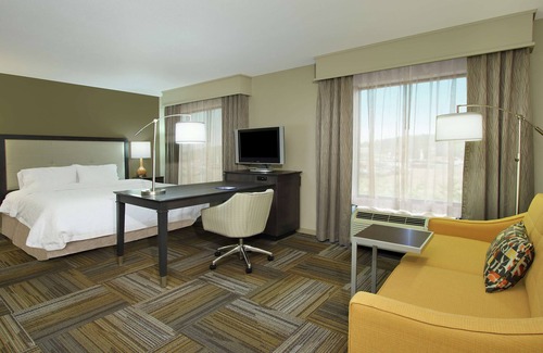 Jasper Hotel | Discover Hampton Inn Jasper: Family-Friendly & Pool Access