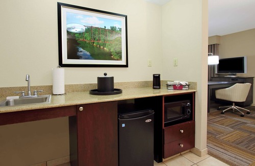 Jasper Hotel | Discover Hampton Inn Jasper: Family-Friendly & Pool Access