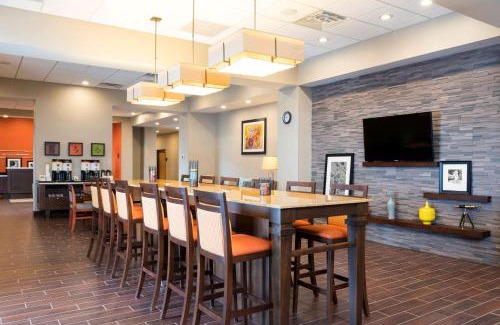 Portage Hotel | Inviting Stay at Hampton Inn Kalamazoo with Pool Access