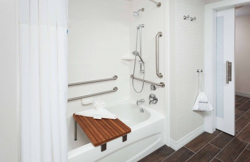 West Kennebunk Hotel | Exceptional Stay at Hampton Inn Kennebunk with Pool & Dining
