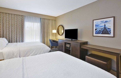 West Kennebunk Hotel | Exceptional Stay at Hampton Inn Kennebunk with Pool & Dining