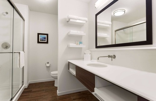 Tri-Cities Hotel | Discover Comfort at Hampton Inn Kennewick - Guest Rated 9.4