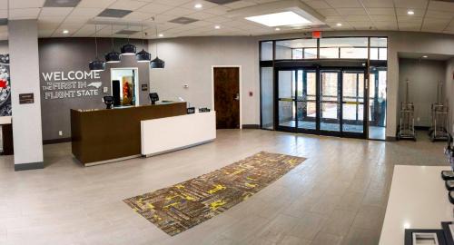 Kinston Hotel | Welcoming Hampton Inn Kinston: Family-Friendly with Pool