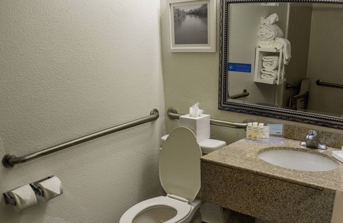 Kinston Hotel | Inviting Hampton Inn Kinston: Pool, Spa & Family-Friendly