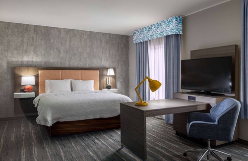 Cedar Bluff Hotel | Relax at Hampton Inn Knoxville-West with Pool & Spa Access